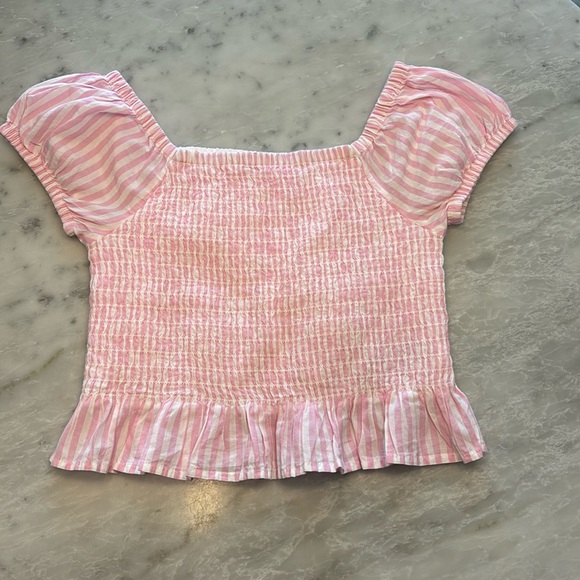 Ruffles Gap shirt - Picture 1 of 3